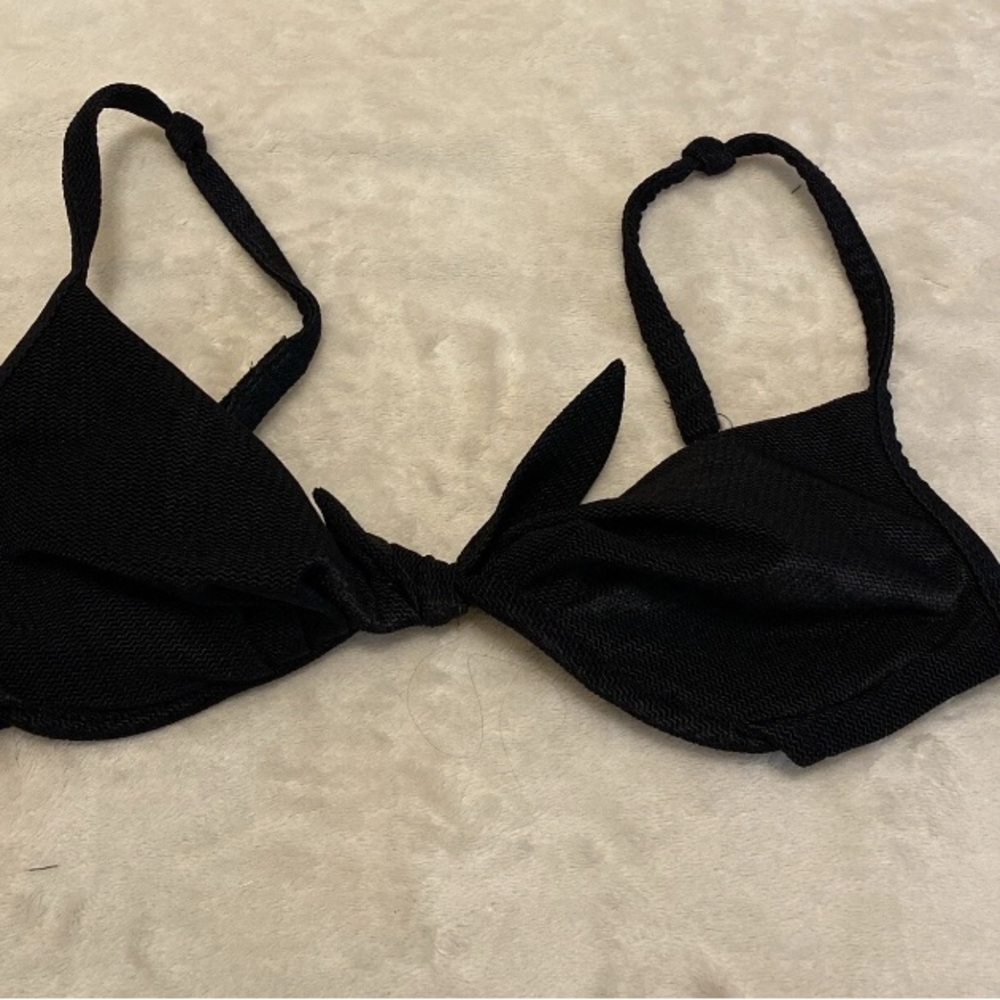 Elegant Black Tie-Front Bikini Top - Picture 15 of 15